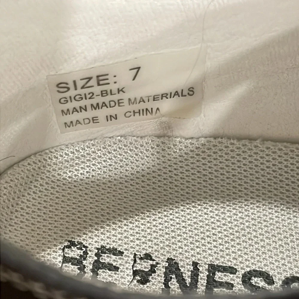 Berness Gigi Low Top Platform Sneaker Size 7